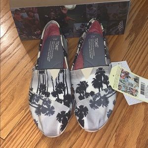 Tom’s Classic - Grey Palm Trees; Size 7 Women’s